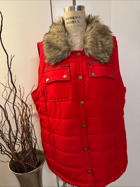 Roz & Ali Jackets & Blazers - Roz & Ali Bright Red Quilted Vest with Faux Fur Trim